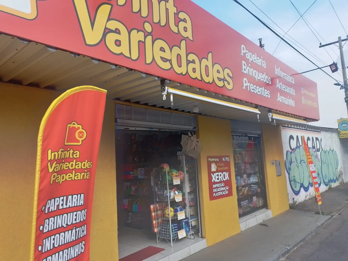 Banner de serviços de xerox e impressão na porta da loja